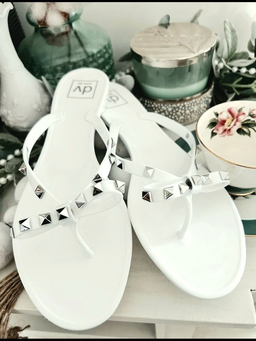 Dolce Vita Sunkissed White Studded Thong Jelly Sandals Size 9